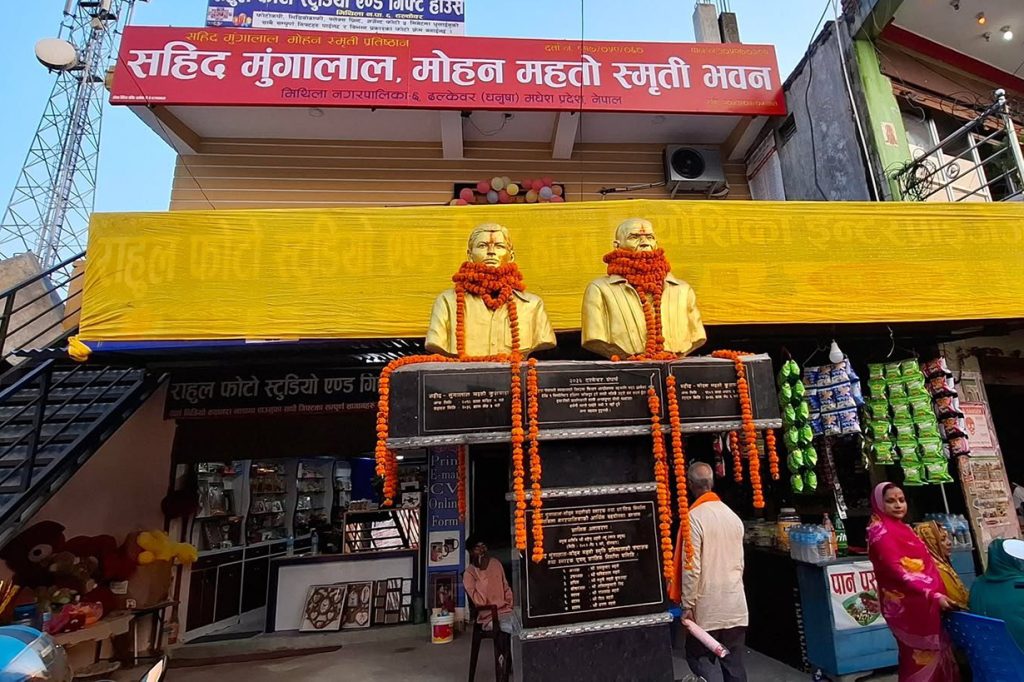 ढल्केबरमा किसान आन्दोलनका शहीद मुंगालाल र मोहनको शालिक अनावरण