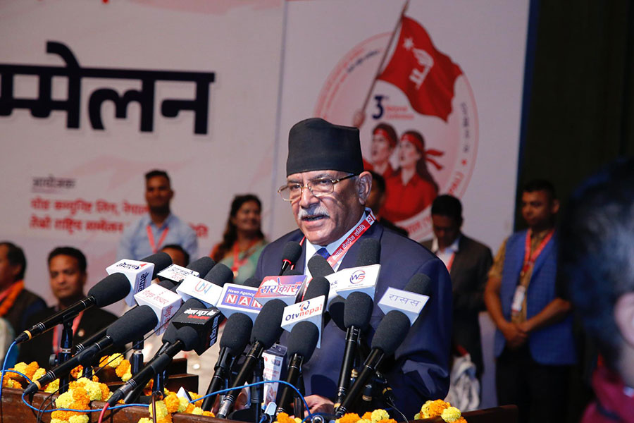 गणतन्त्र माओवादीको मात्र हो भन्दै राजावादी भ्रम फैलाउँदैछन् : प्रचण्ड